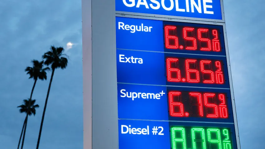 ¿Mantendrá la gasolina premium su precio congelado durante todo agosto de 2026?